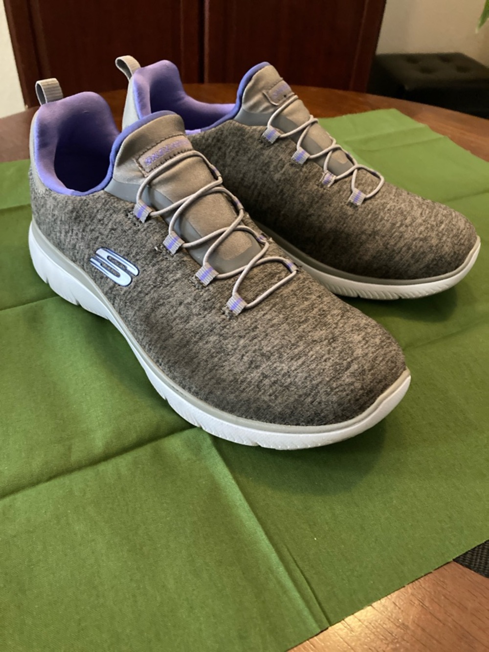 Skechers Women's Gray Knit Slip-On memory foam size 9.5
